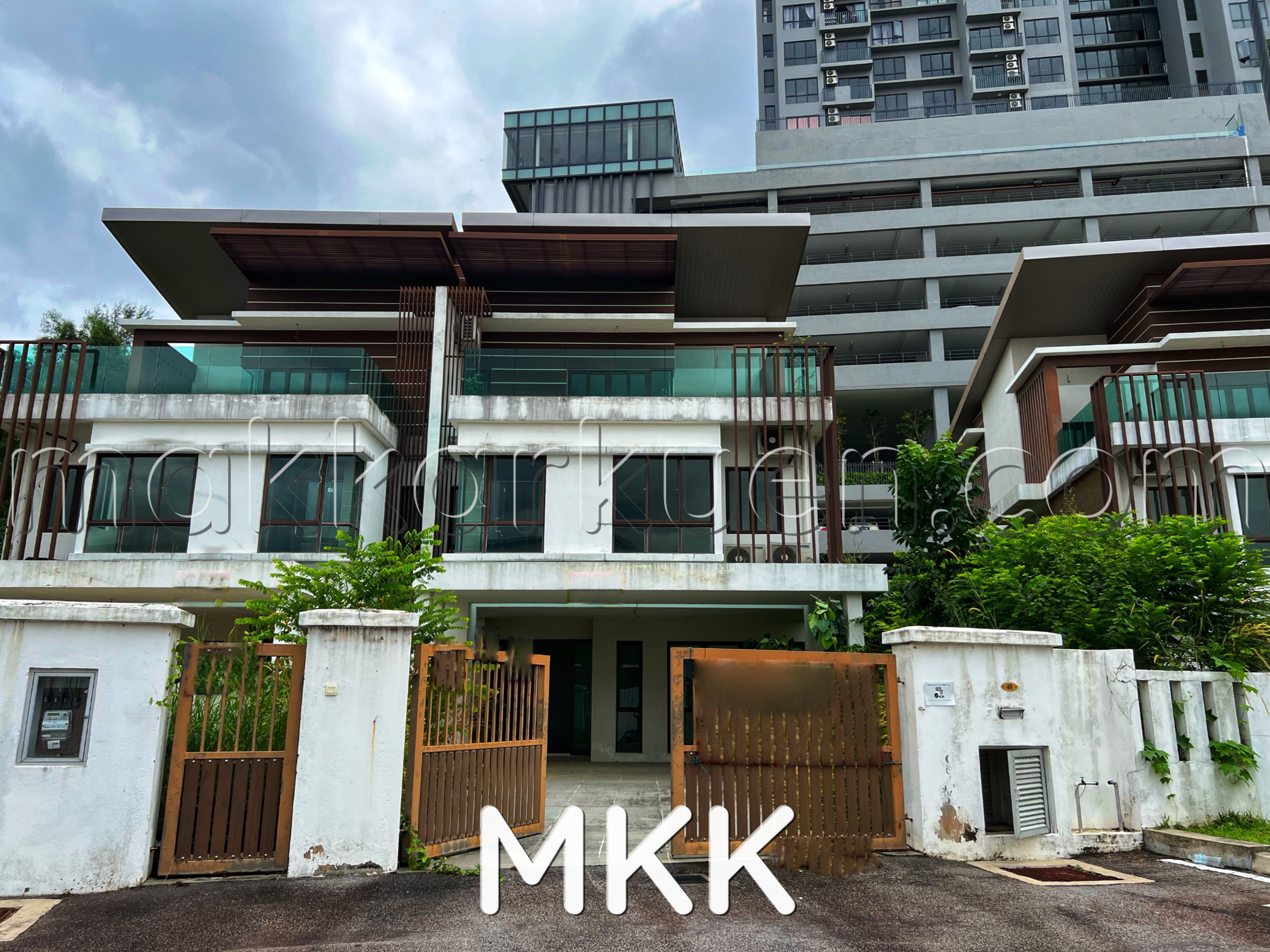 2.5 Storey Semi Detached House for Auction at Taman Puchong Hartamas