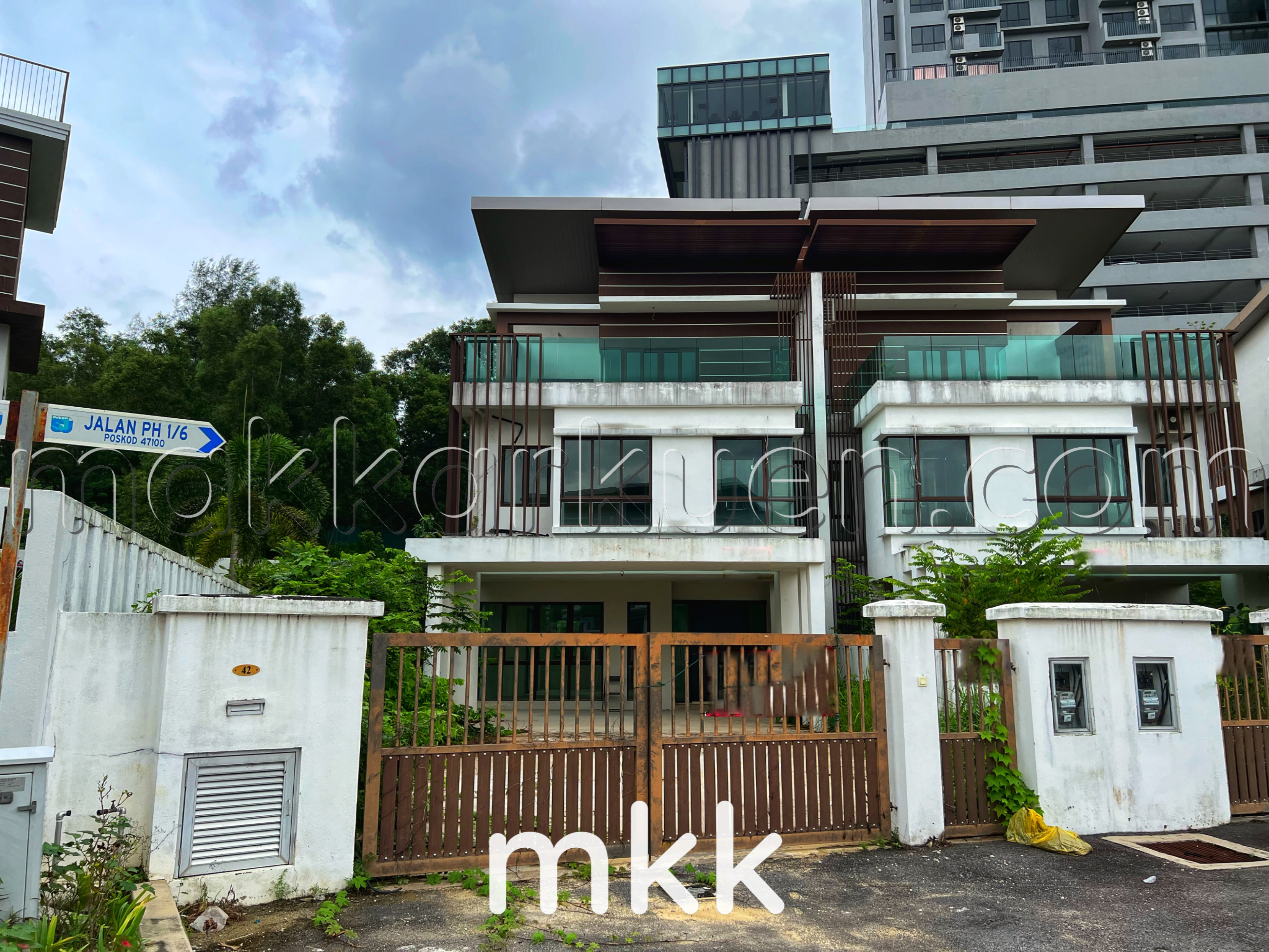 2.5 Storey Semi Detached House for Auction at Puchong Hartamas