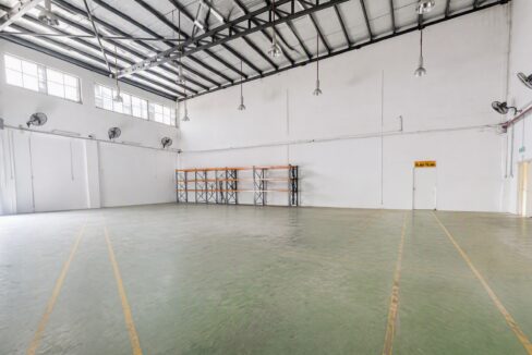 14_warehouse_wide_left