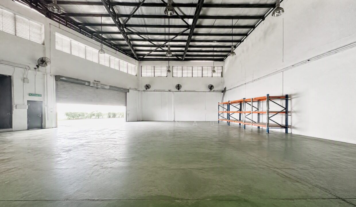 15_warehouse_wide_center