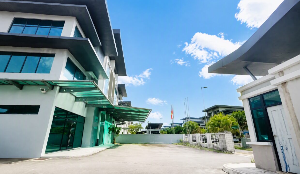 21_front_driveway