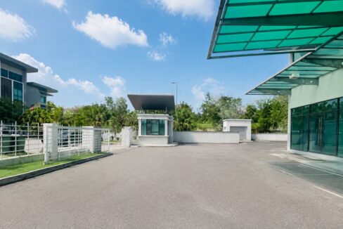 22_entrance_courtyard