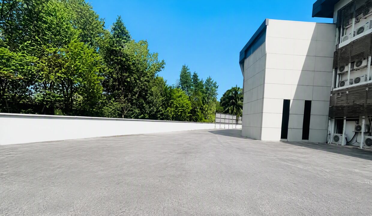 25_open_service_yard