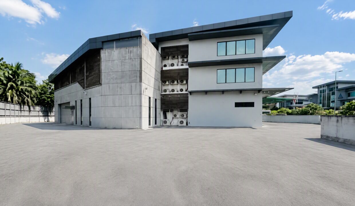 27_rear_elevation_yard