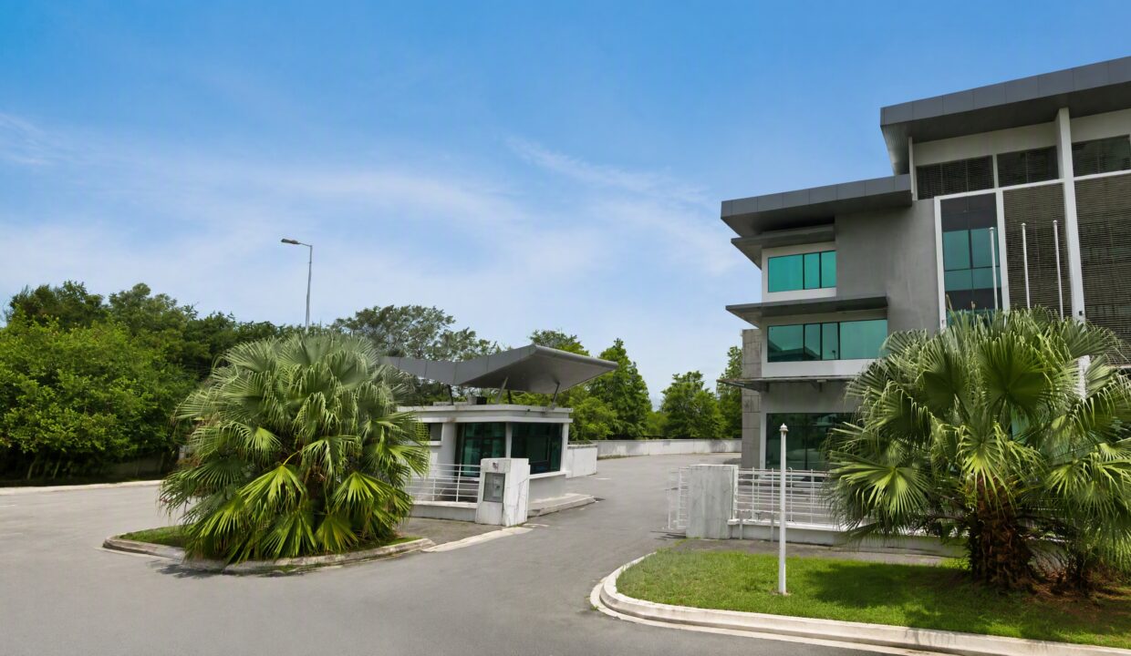 32_street_front_view